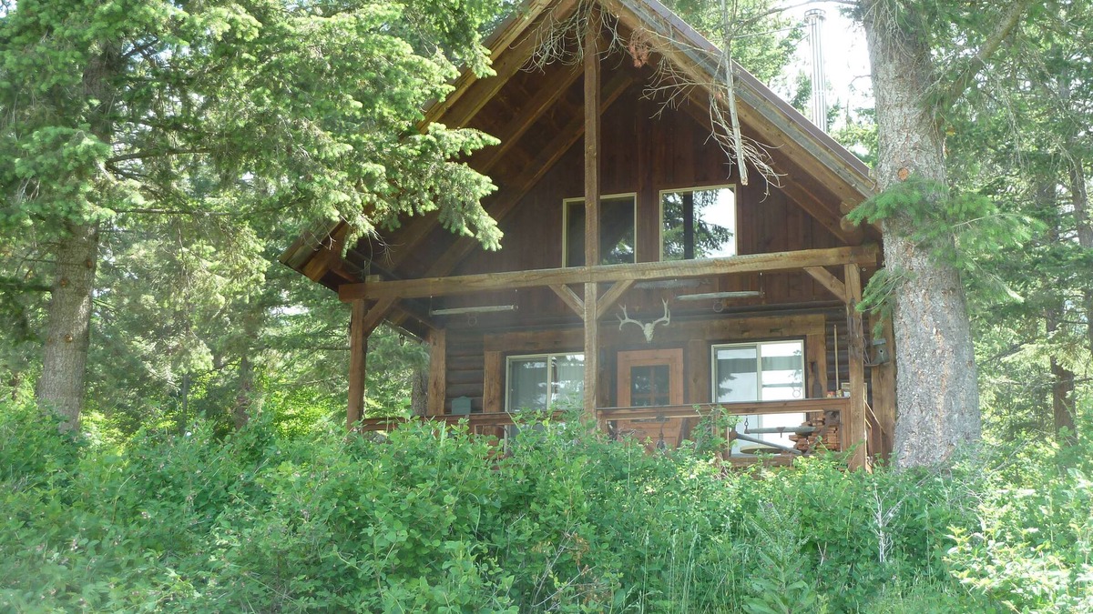 Polson Cabin | ENCHANTING CABIN IN THE WOODS