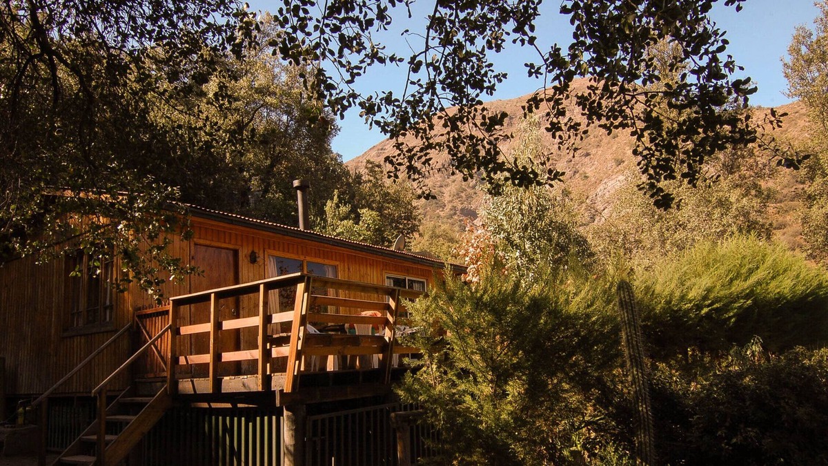 San Alfonso Cabin | Enchanting Cabin with Deck for a Vacation in the Mountains of Cajon del Maipo