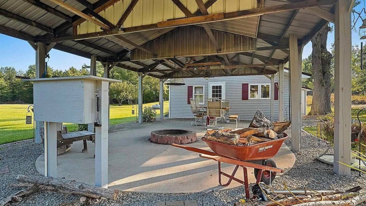 Wauksaukee Cottage | Enchanting cottage in charming Wausaukee with miles of walking trails