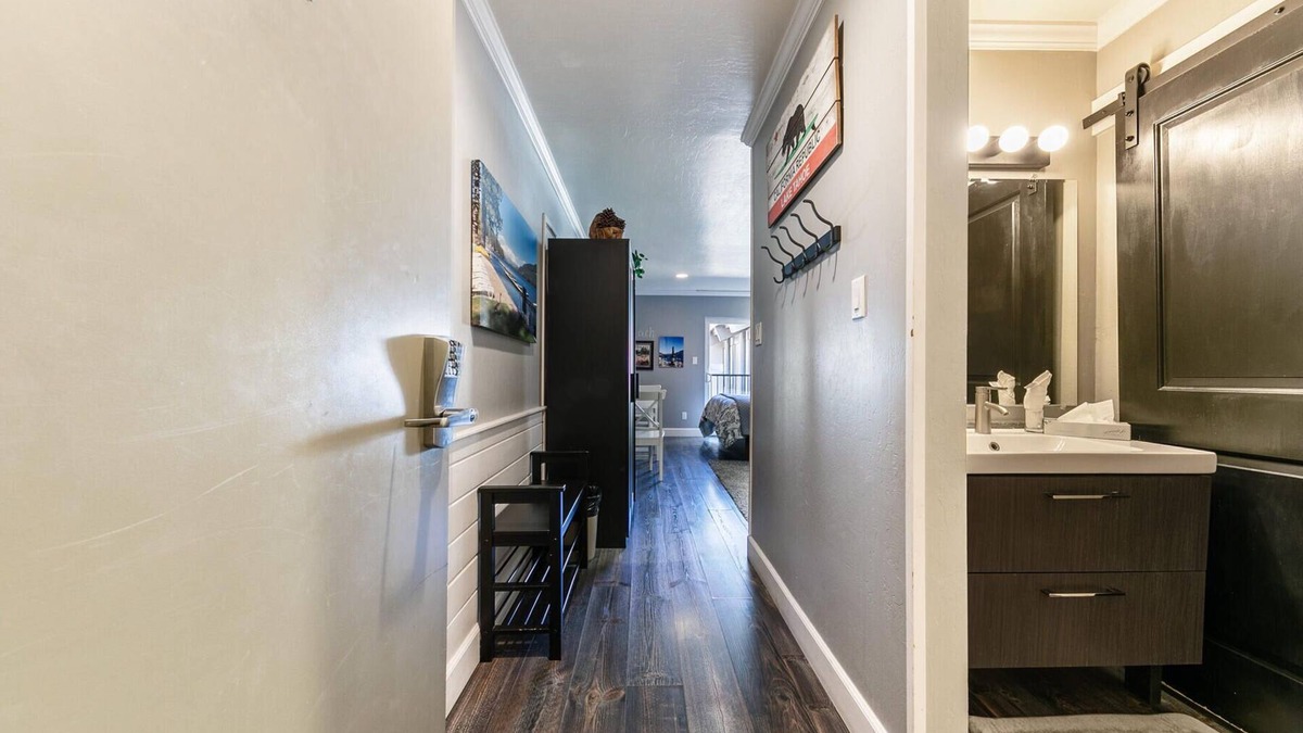 Truckee Apartment | Enchanting Deluxe Studio #216 at Donner Lake Village