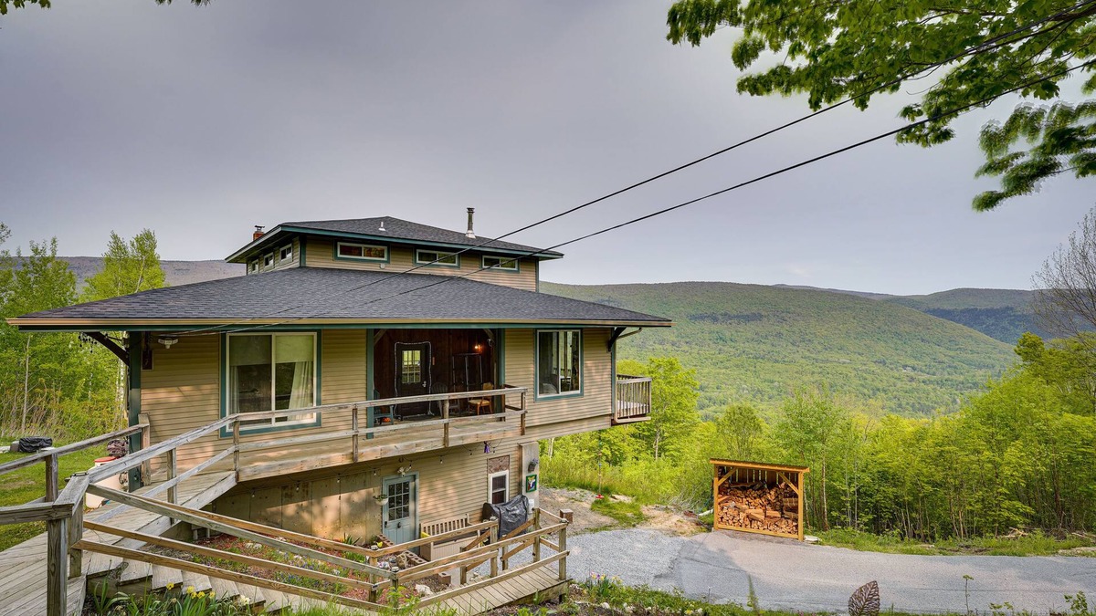 East Dorset House | Enchanting Dorset Mountain Home w/Stunning Views!