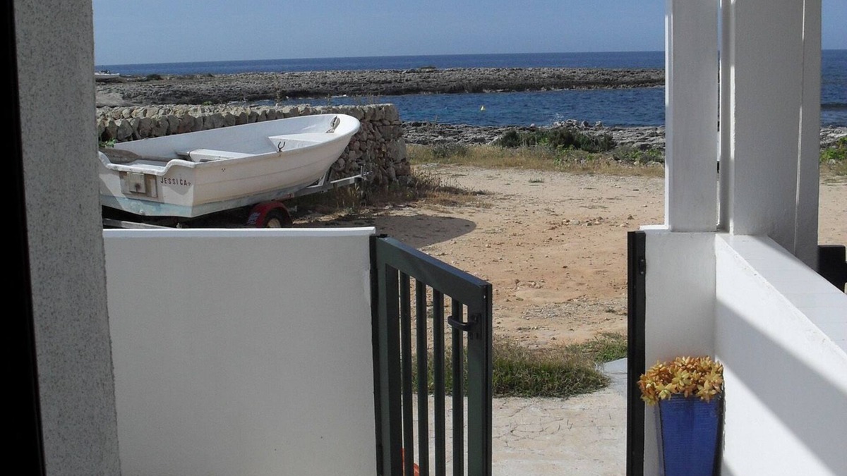 Biniancolla House | Enchanting fisherman’s cottage in front of the sea in Biniancolla
