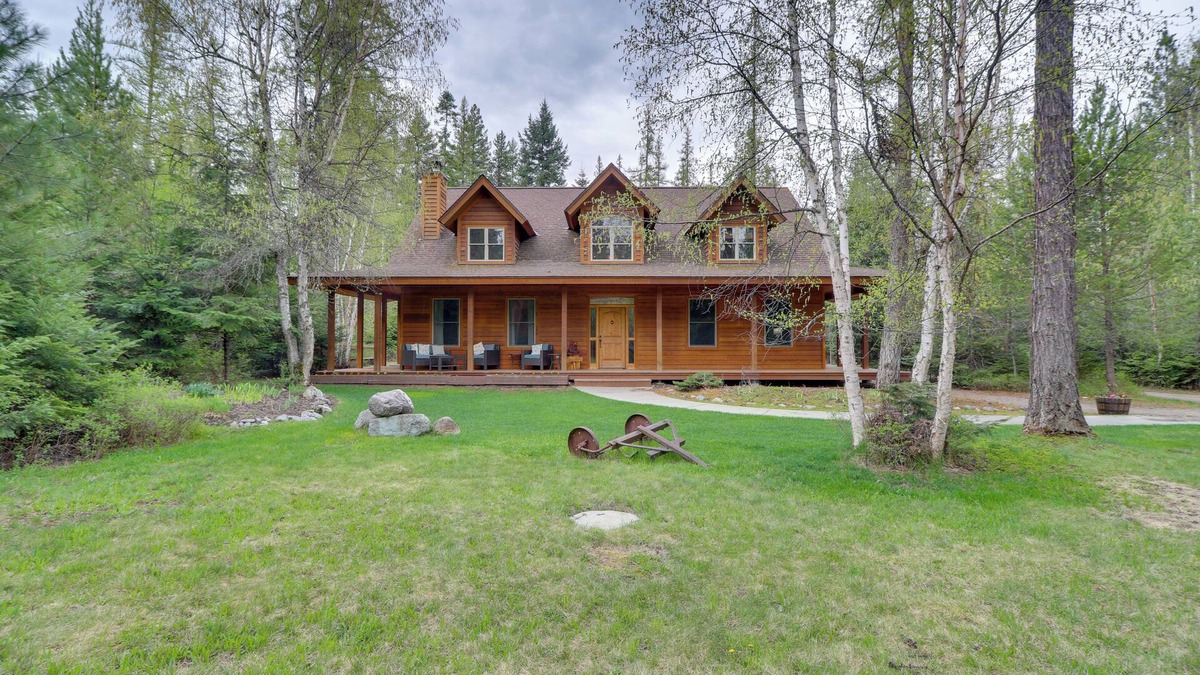 Bigfork Cabin | Enchanting Glacier Park Getaway by Flathead Lake!