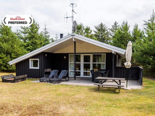 Henne House | Enchanting Hideaway in Henne Town-By Traum