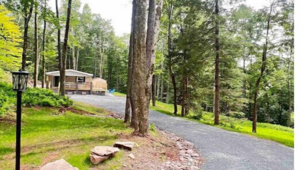 Parksville House | Enchanting Mountain retreat -hot tub - sauna - 20 acres - wifi