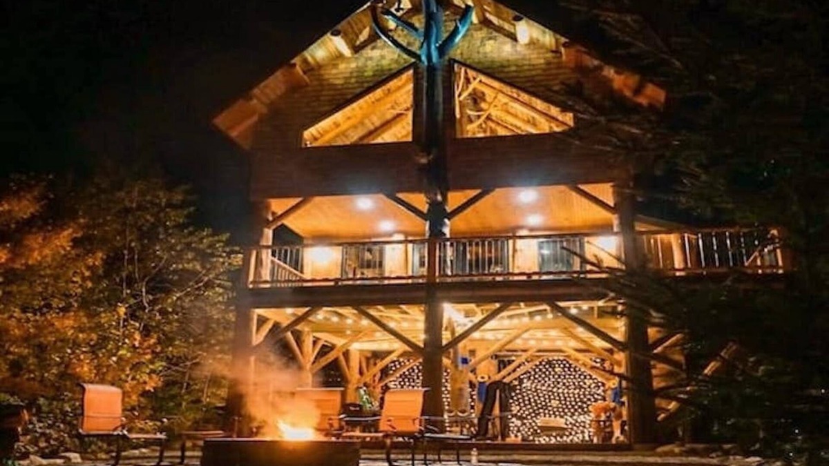 Maidstone Cabin | Enchanting New Treehouse! Experience a unique getaway above the forest canopy.