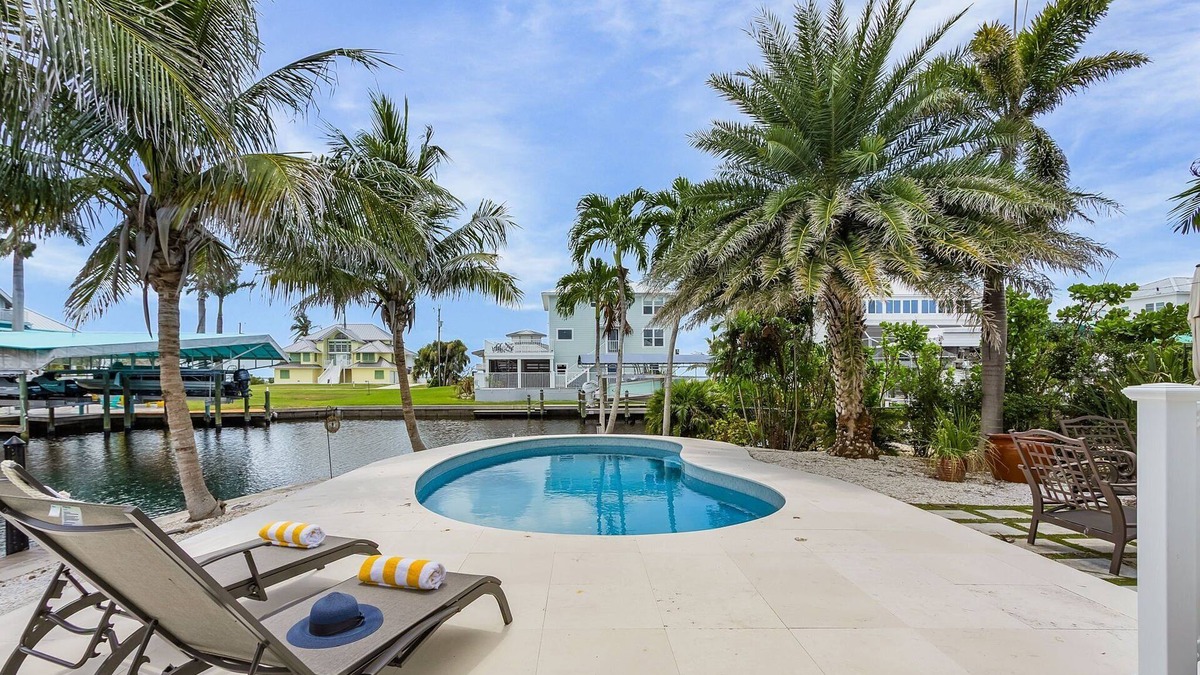 Saint James City House | Enchanting Retreat - Pine Island Paradise - Roelens