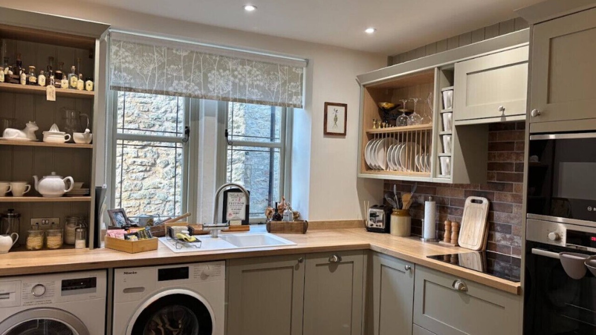 Bonsall House | Enchanting Renovated Cottage with EV - Witchnest