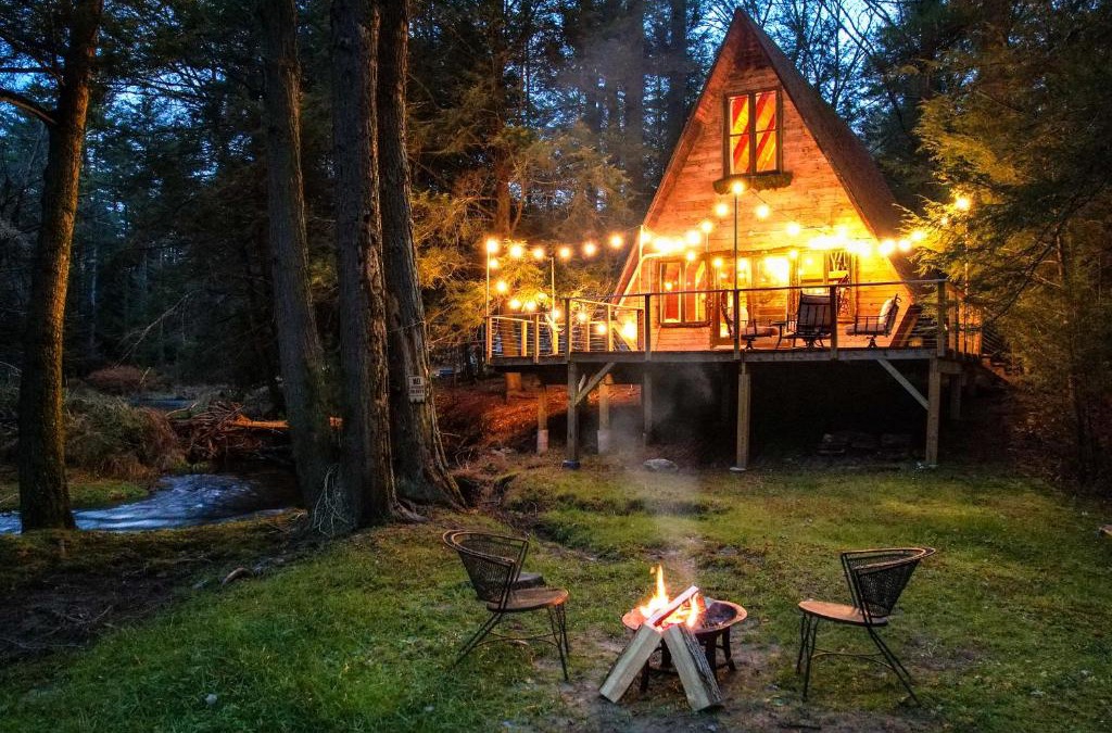 Yulan Ski Chalet | Enchanting River- Water Front A-Frame Cabin