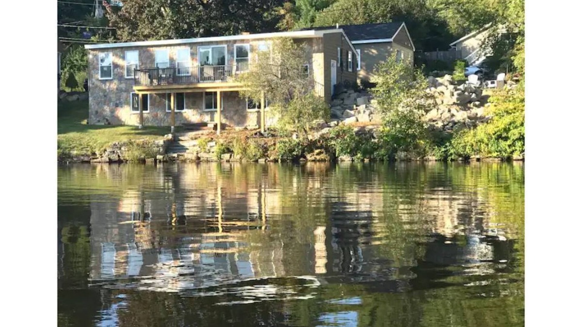 Manchester Cottage | Enchanting Romantic Waterfront Cottage