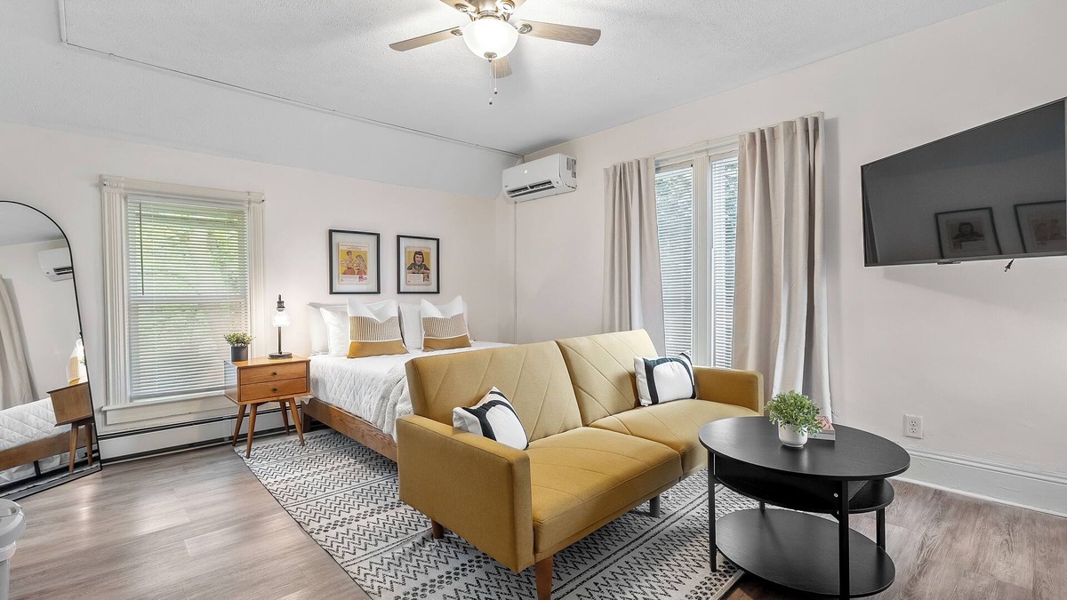 Battle Creek Apartment | Enchanting Studio Apartment - Walk to Downtown - Laundry Area Included