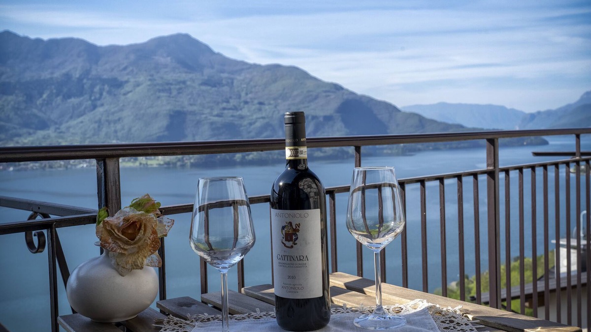 Aurogna Apartment | Enchanting Terrace on Lake Como - Barbecue Area and Free WiFi