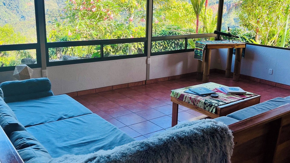 Rivas House | Enchanting zen home for friends and family, sleeps up to 8, kid friendly!