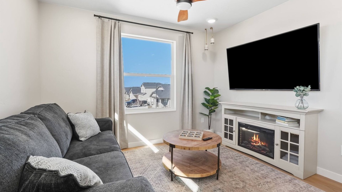 Caldwell House | Enclave - Private King 1 Bedroom Sleeps 4! Outdoor Patio View