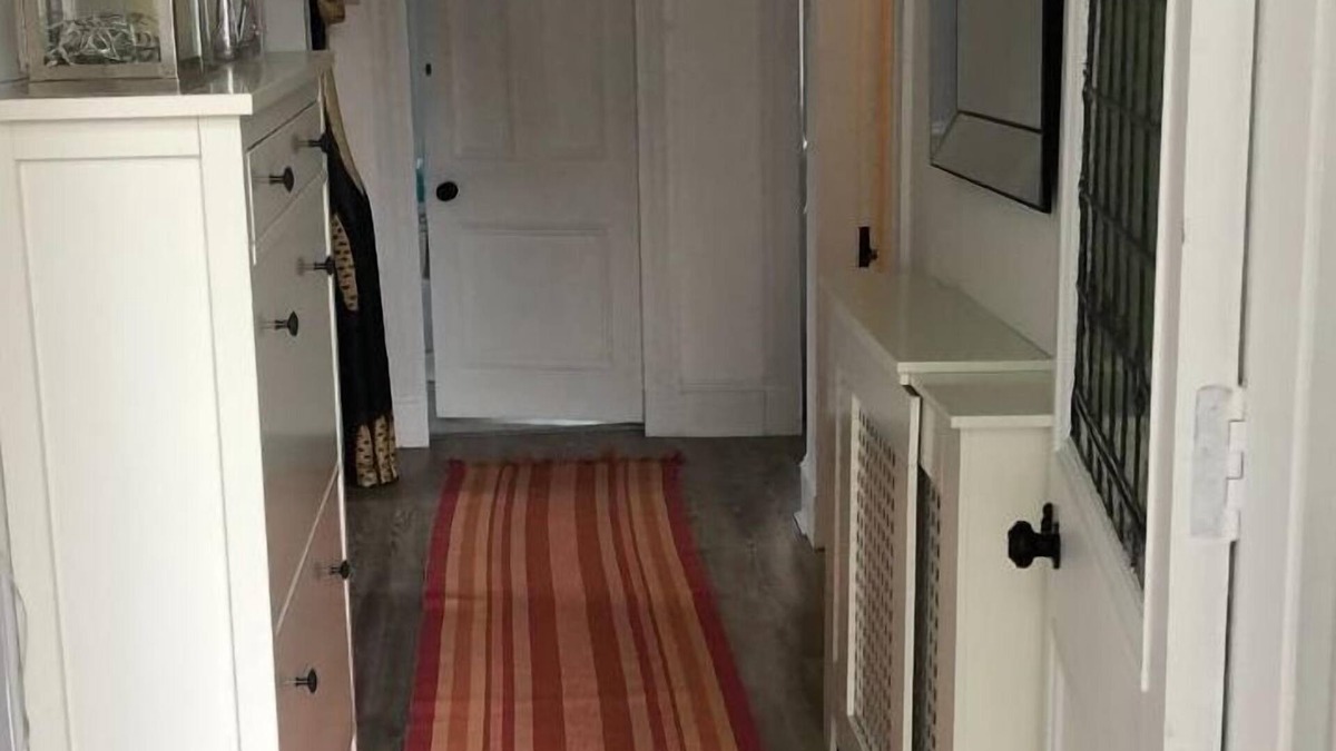 Central Aberdeen Apartment | Enclosed walled garden ground floor apartment near hospital and parks.