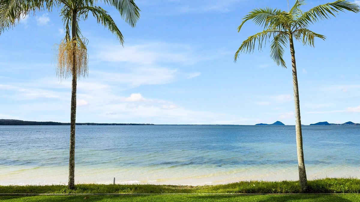 Soldiers Point House | Encore Five Nine - Luxurious Absolute Beach-front Apartment