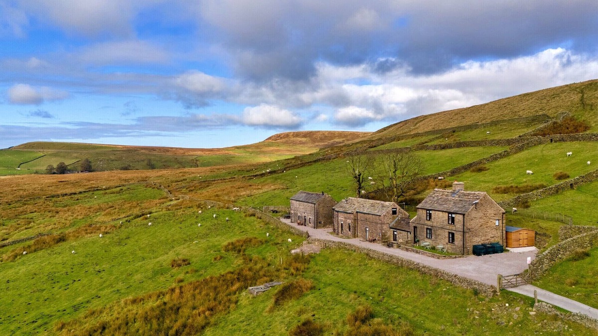 Buxton Cottage | End Barn at Blackclough Farm