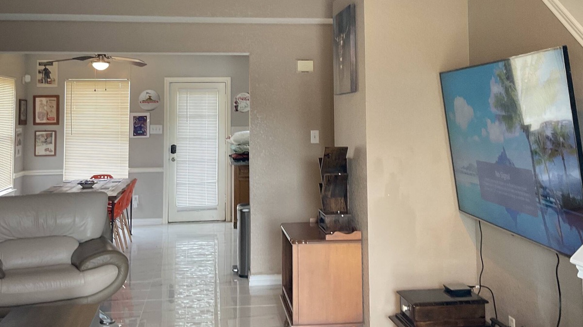 Webster House | End of summer sale! Sleeps 8 NASA Space Center Houston Pop Culture Themed House