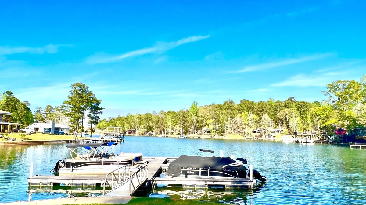 Tallassee House | END OF THE LINE - Lake Martin views- Sleeps 12