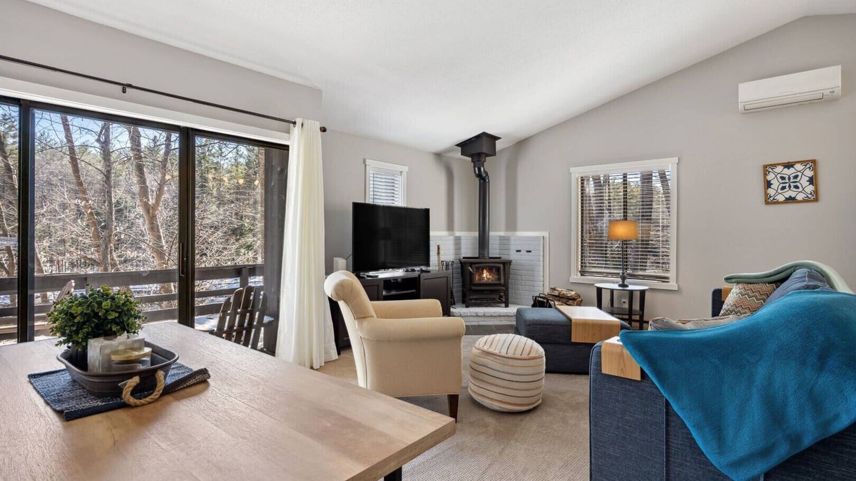 Quechee Condo | End Unit, Near Downtown Quechee | Mill Run 3A