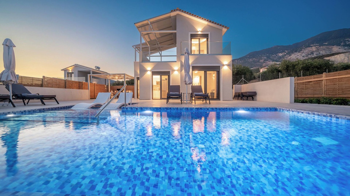 Leivathos Villa | Endless Blue Private Club - Grand Villa