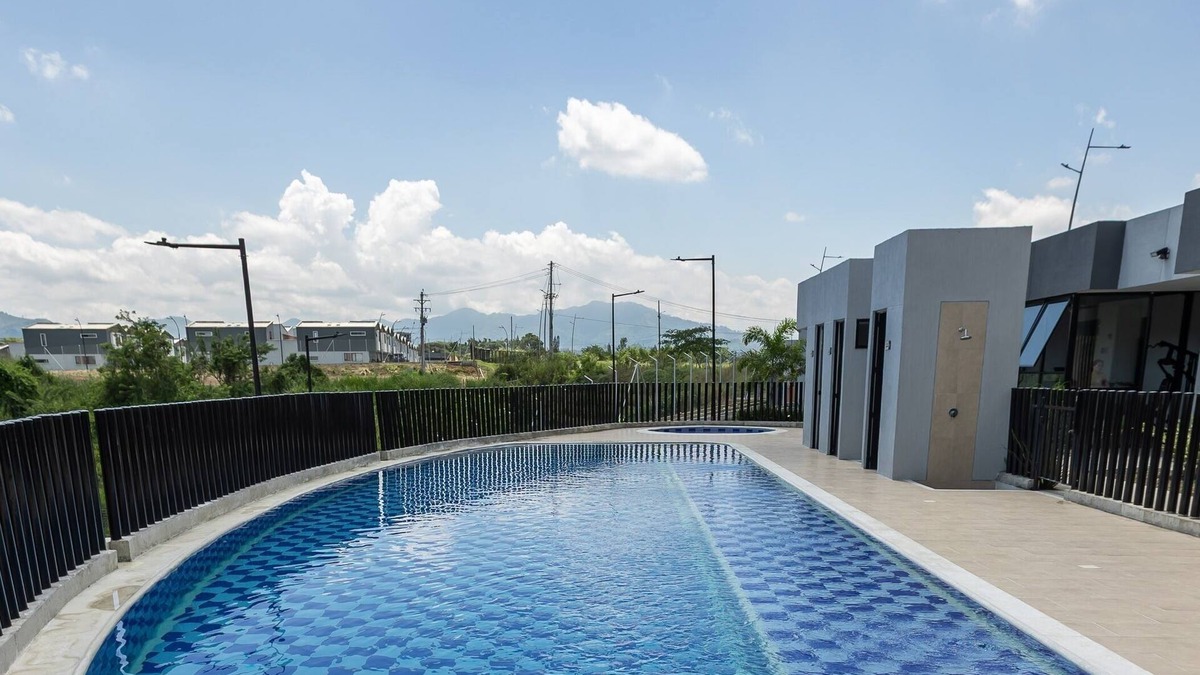 Pereira Condo | Endless Hot Water A/C Long-Term Stay Pool, FREE Breakfast/BBQ By Airport