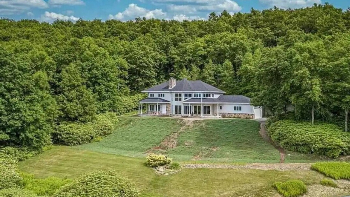 Lehighton House | Endless Lake Views, Amazing Sunsets overlooking a state park!