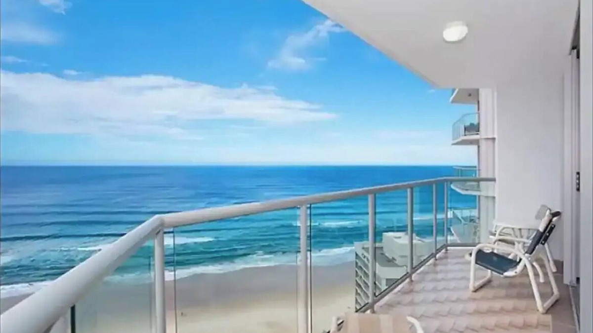 Surfers Paradise Apartment | Endless ocean views-spacious apartment with resort facilities, close to action