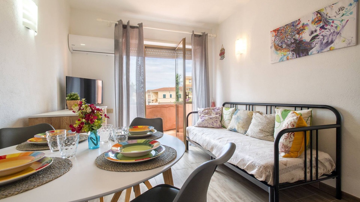 Trinita d'Agultu e Vignola Apartment | 'Endless Summer' Apartment with Sea View, A/C & Balcony