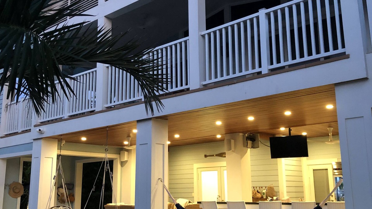 Venetian Shores House | " Endless Summer" Awaits!