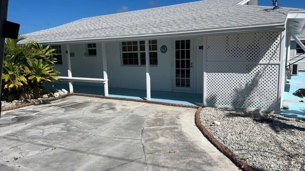 Man O War Cay Cottage | Endless Summer, Cozy Bahamian Cottage