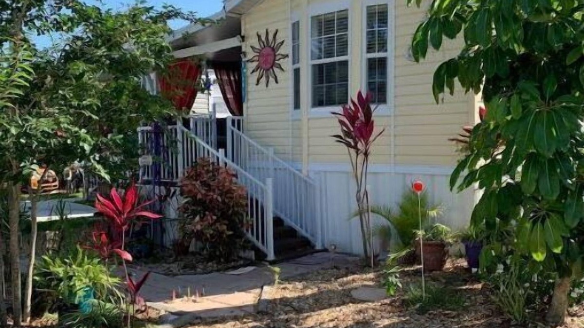 Dunedin House | Endless Summer Cottage 2