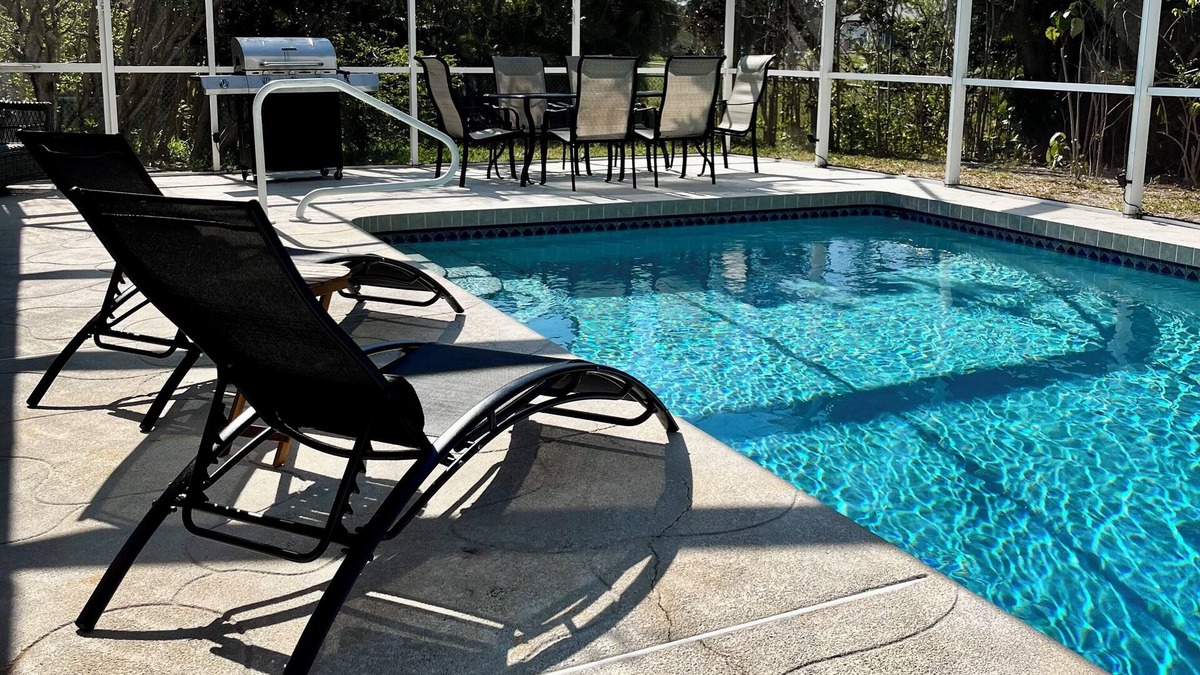 Pebble Beach House | Endless summer, fully equipped house with private pool. Pet-friendly