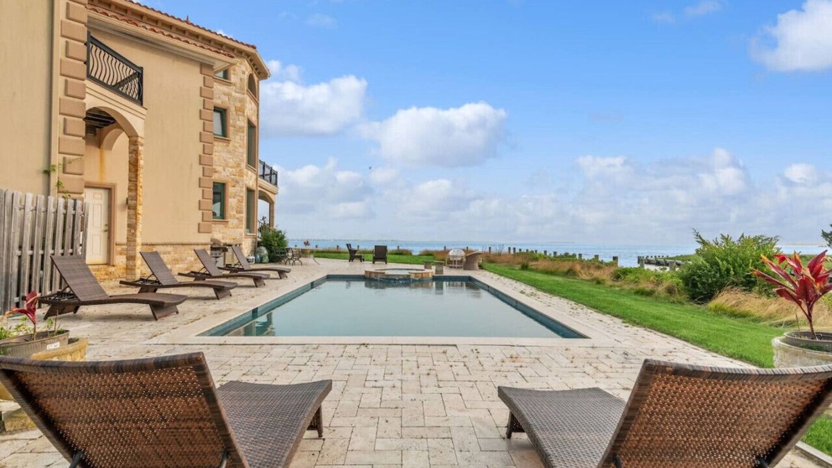 Remsenburg Condo | Endless Water Views: Your Hamptons Oasis Awaits - Book Now