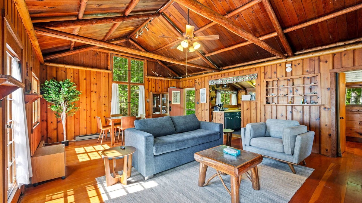 Jacksonport Cabin | "Enduring Memories" Lakefront Cottage in Jacksonport - Newly Furnished for 2024!
