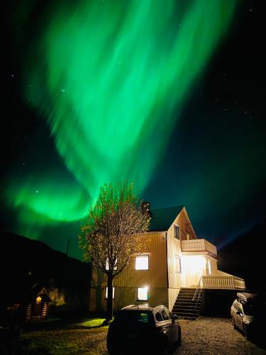 Sund i Lofoten Villa | Enebolig med Eventyrlig beliggenhet like ved sjøen i Lofoten