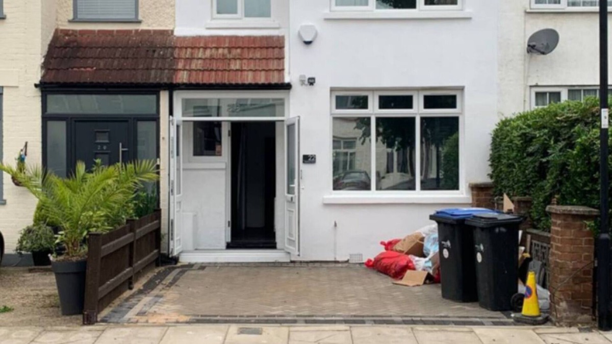Enfield Highway House | Enfield EN3, 5 Bed Full House, off Street Parking, massive Garden, large kitchen