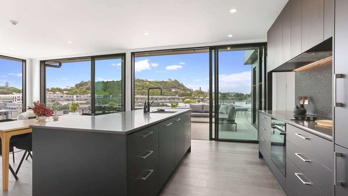 Mount Eden Apartment | Enfield Sky- Brand New Penthouse