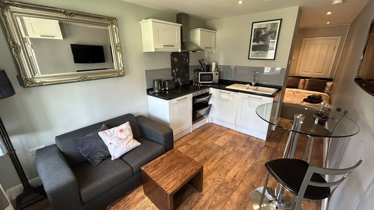 Highlands Apartment | Enfield Studio Guest Suite