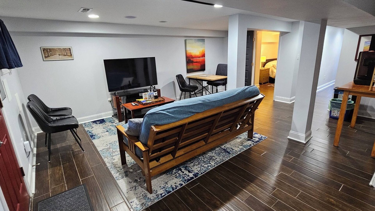 Petworth House | English Basement in Wash., DC - free off-street parking, walk to restaurants