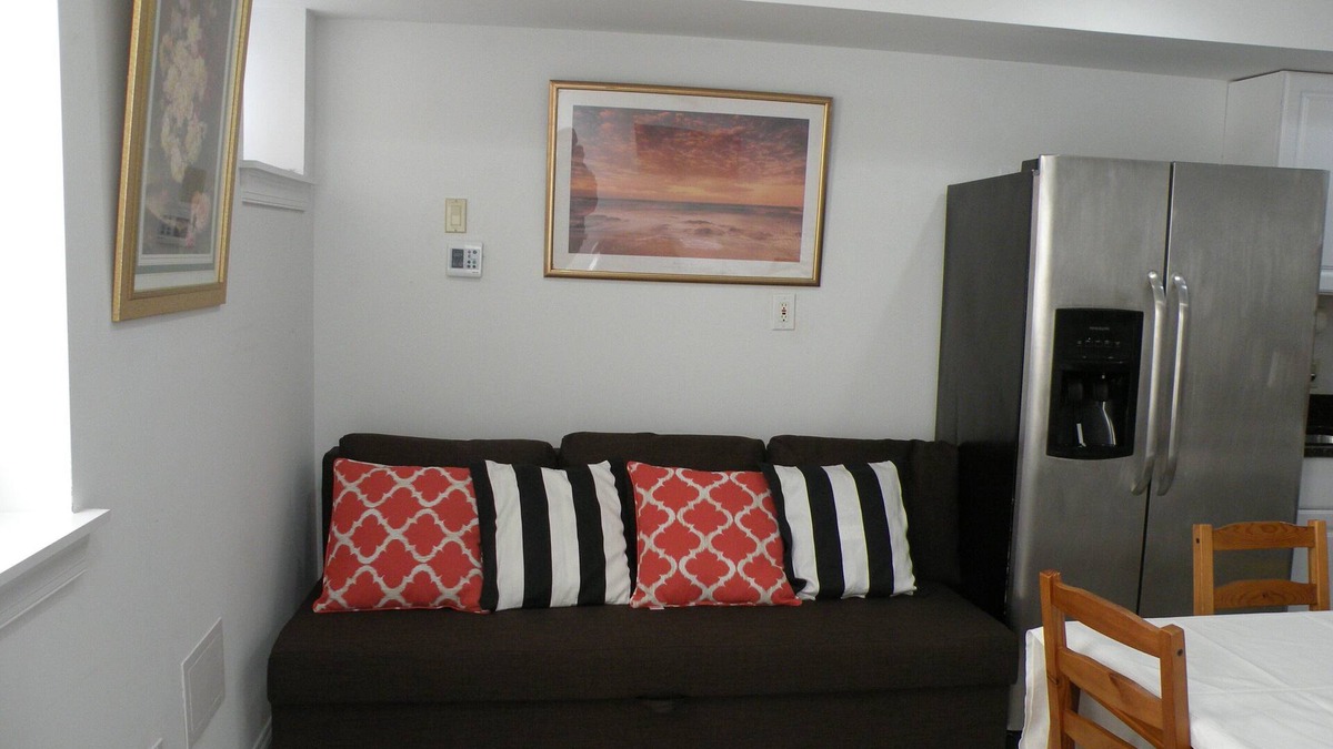 Capitol Hill House | English Basement One Block From Library of Congress- Capitol Hill