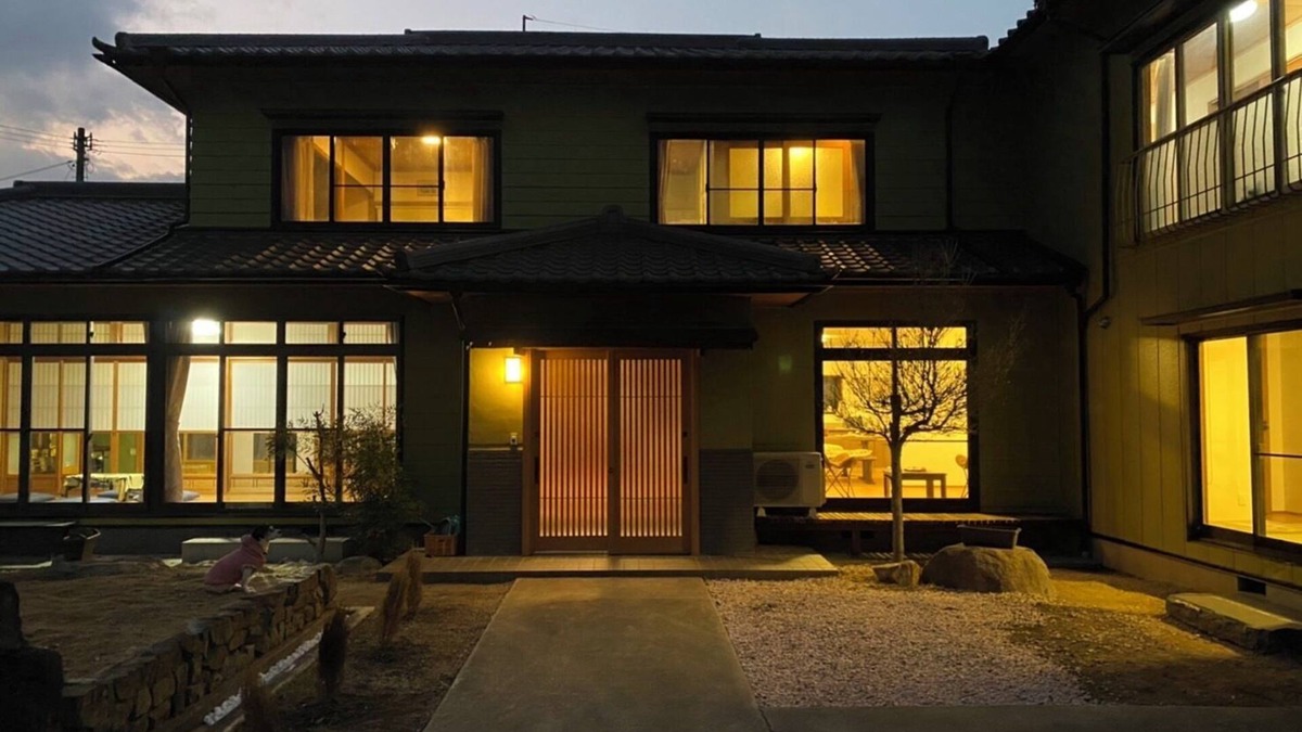 Ayagawa House | English, Chinese, Taiwanese, Japanese available Accommodates up to 8 people Now. To celebrate our first anniversary, we are giving away 2 kg of "Oide Mai" rice produced in Kagawa Prefecture to two adults staying two nights or more.