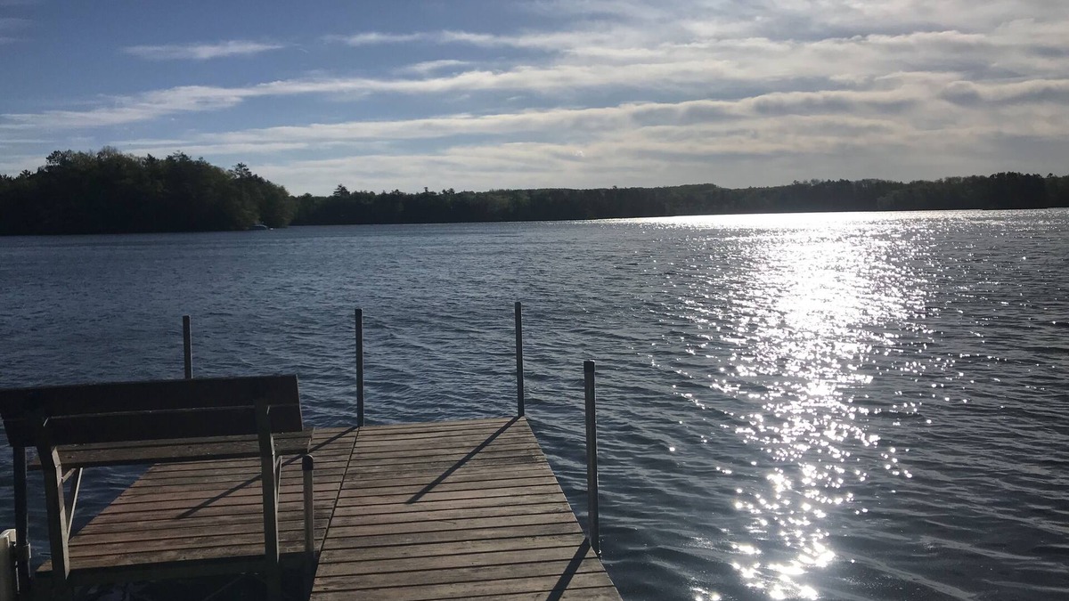 Hayward House | English Cottage on Scenic Spring Lake