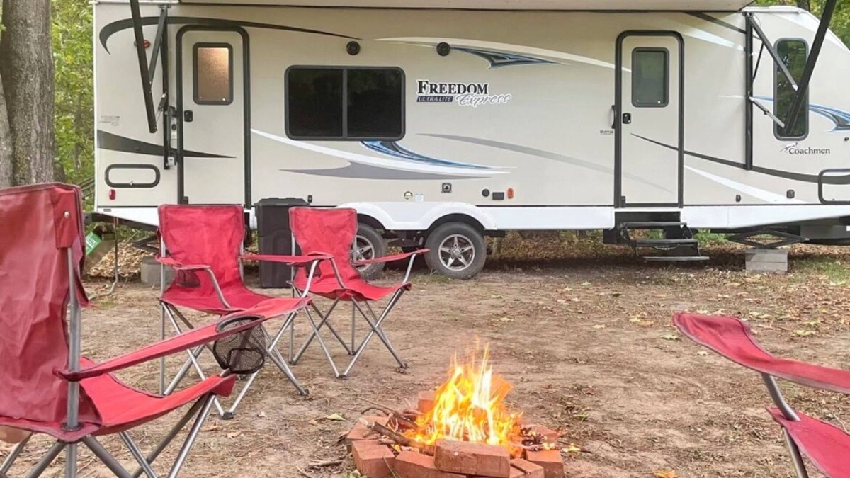 Grand Rapids RV Rental | Enjoy 2019coach camper on beautiful Pokegama lake Relax and enjoying the nature!