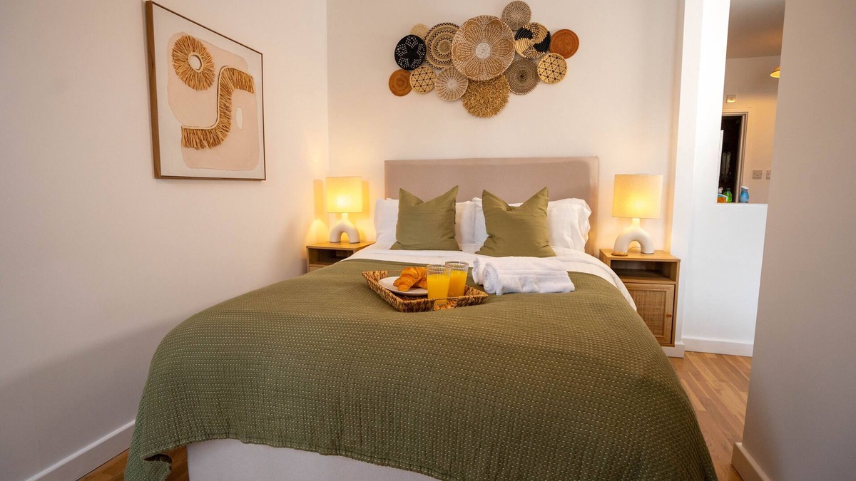 Mill Road Apartment | Enjoy a "boho Style" Serviced Apartment Located in the Heart of Cambridge!