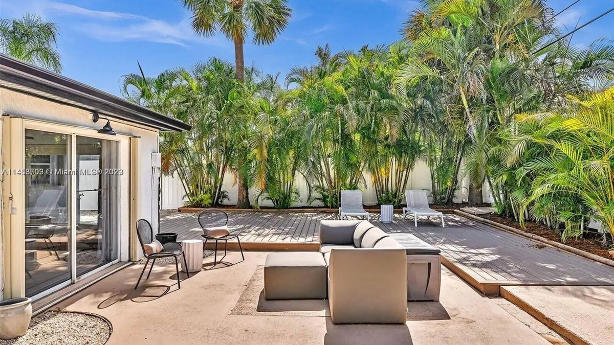 Sunset House | Enjoy a Comfortable Stay at this House