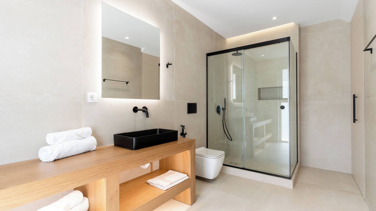 Agios Dimitrios Apartment | Enjoy a comfortable and luxurious stay.