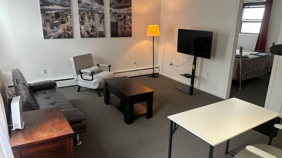 Bulls Ferry and Jacob's Ferry Apartment | Enjoy a cozy apartment just 20 minutes from Manhattan.