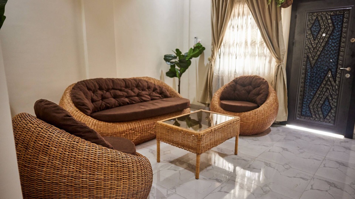 Accra House | Enjoy a delightful stay in our Luxury 8 ensuite bedrooms with a stunning view