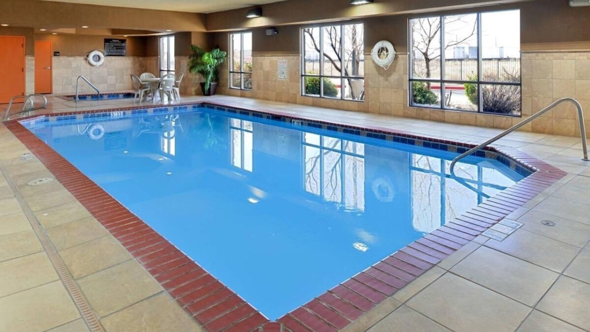 Westside Hotel | Enjoy a Hassle-Free Stay! Free Breakfast, Pets Allowed, Indoor Pool!
